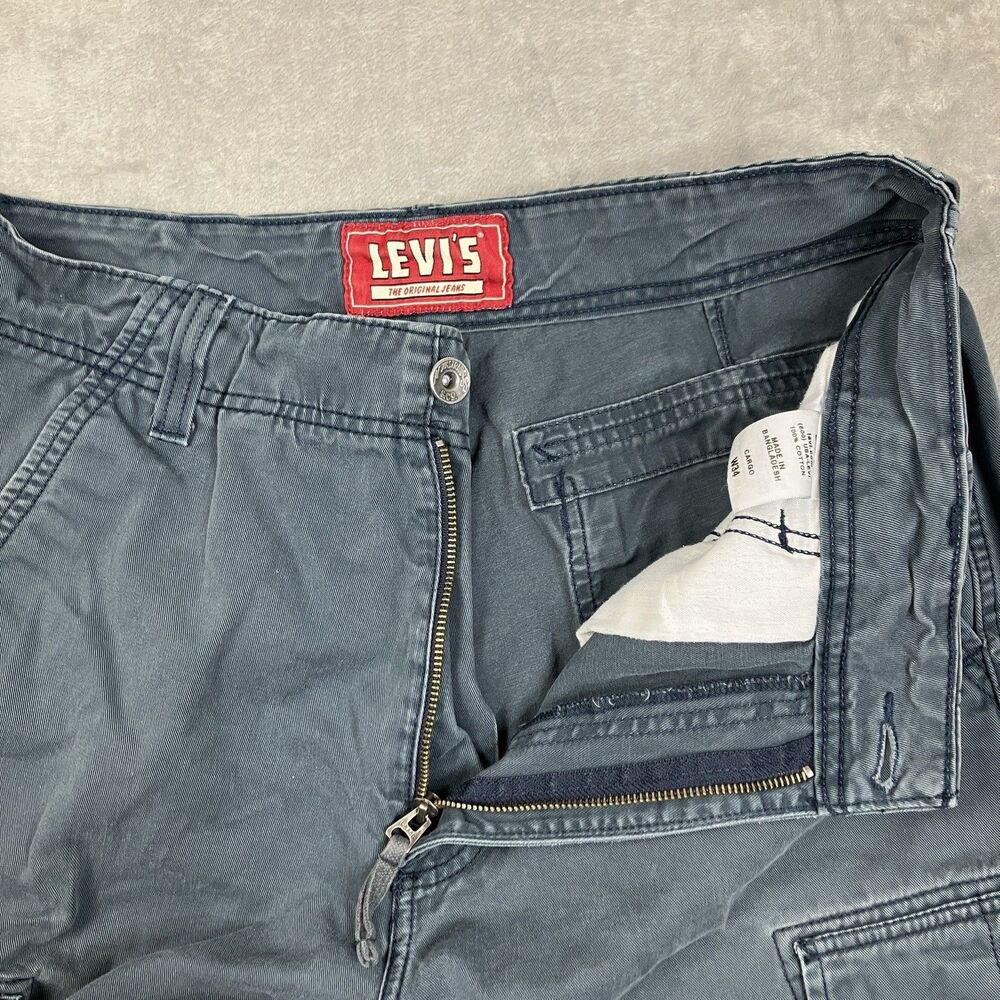 Levi's Men's 100% Cotton Casual Multi Pocket Carrier Grey Cargo Shorts - Picture 9 of 13